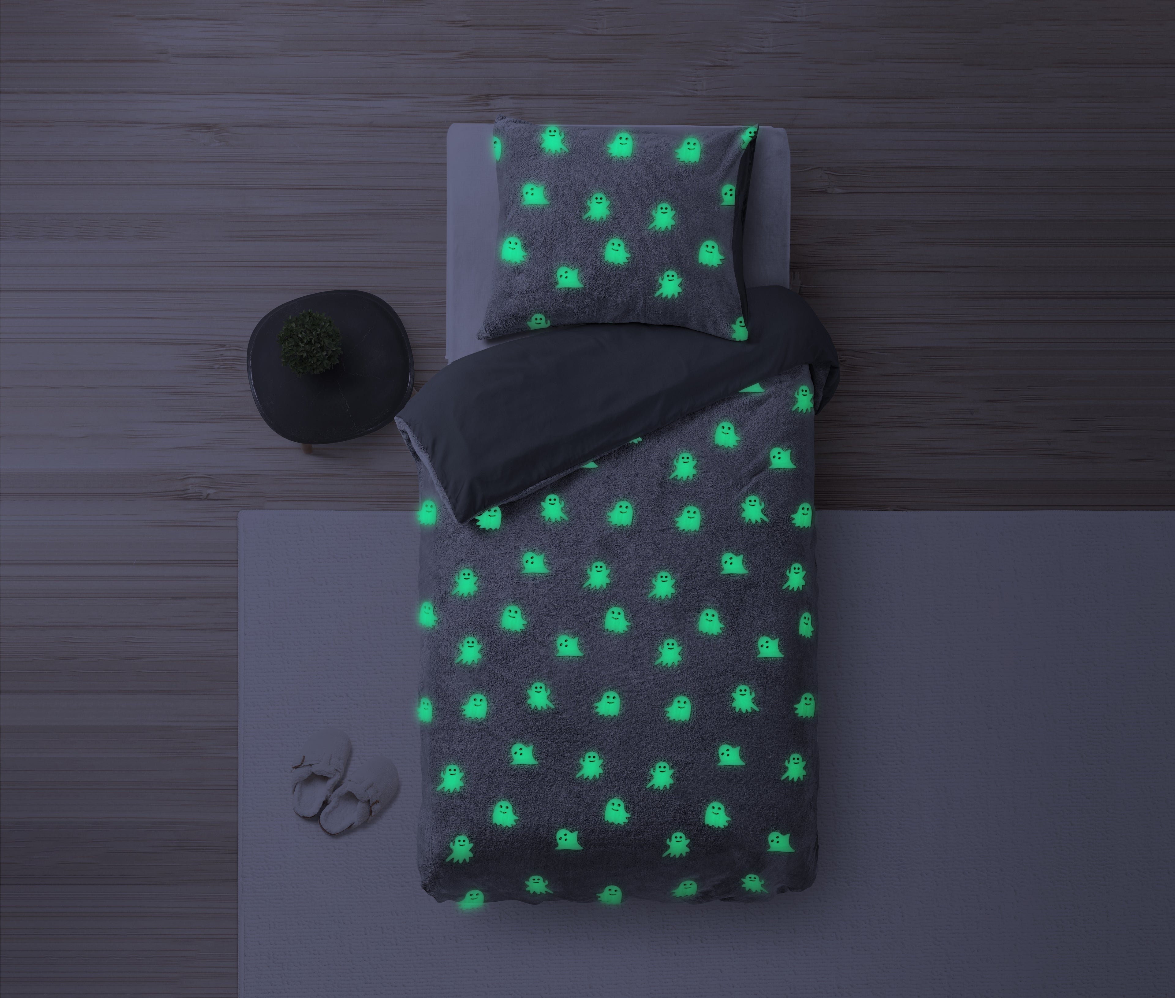 Glow in the dark Spooky Grey